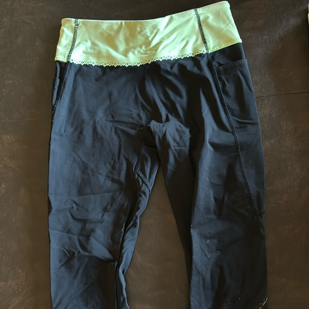 Athletic leggings